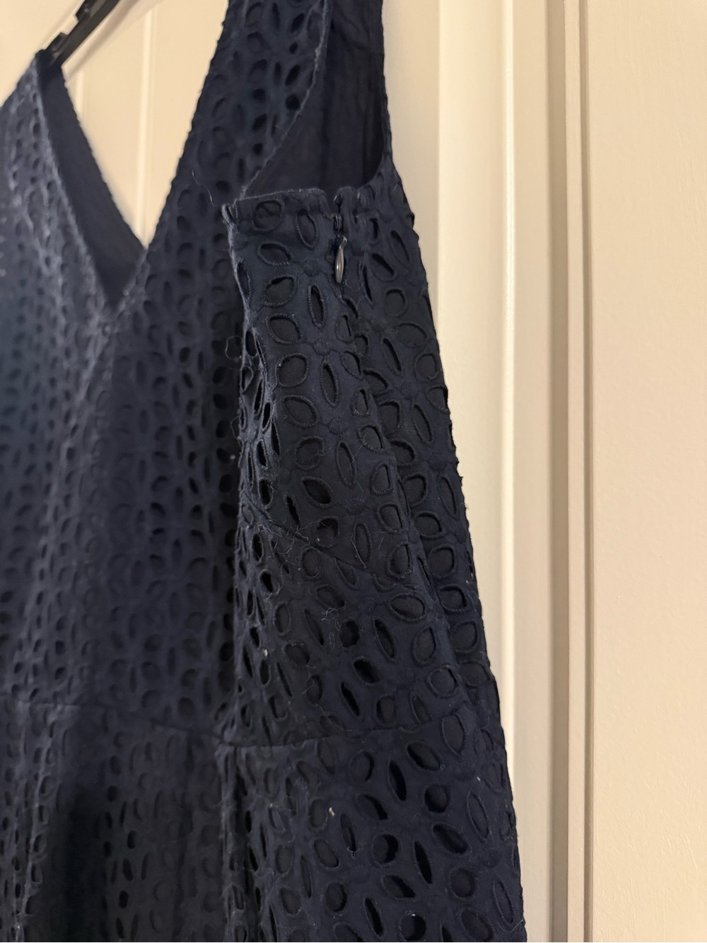 Ann Taylor Navy Eyelet V-Neck Peplum top - Picture 3 of 3